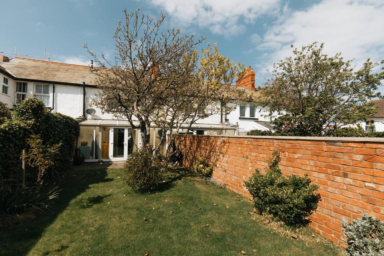 Willow Cottage - Cost 3 Bed Cottage In Penrhyn Bay With Sea Views With Access To Snowdonia Rhôs-on-Sea Esterno foto