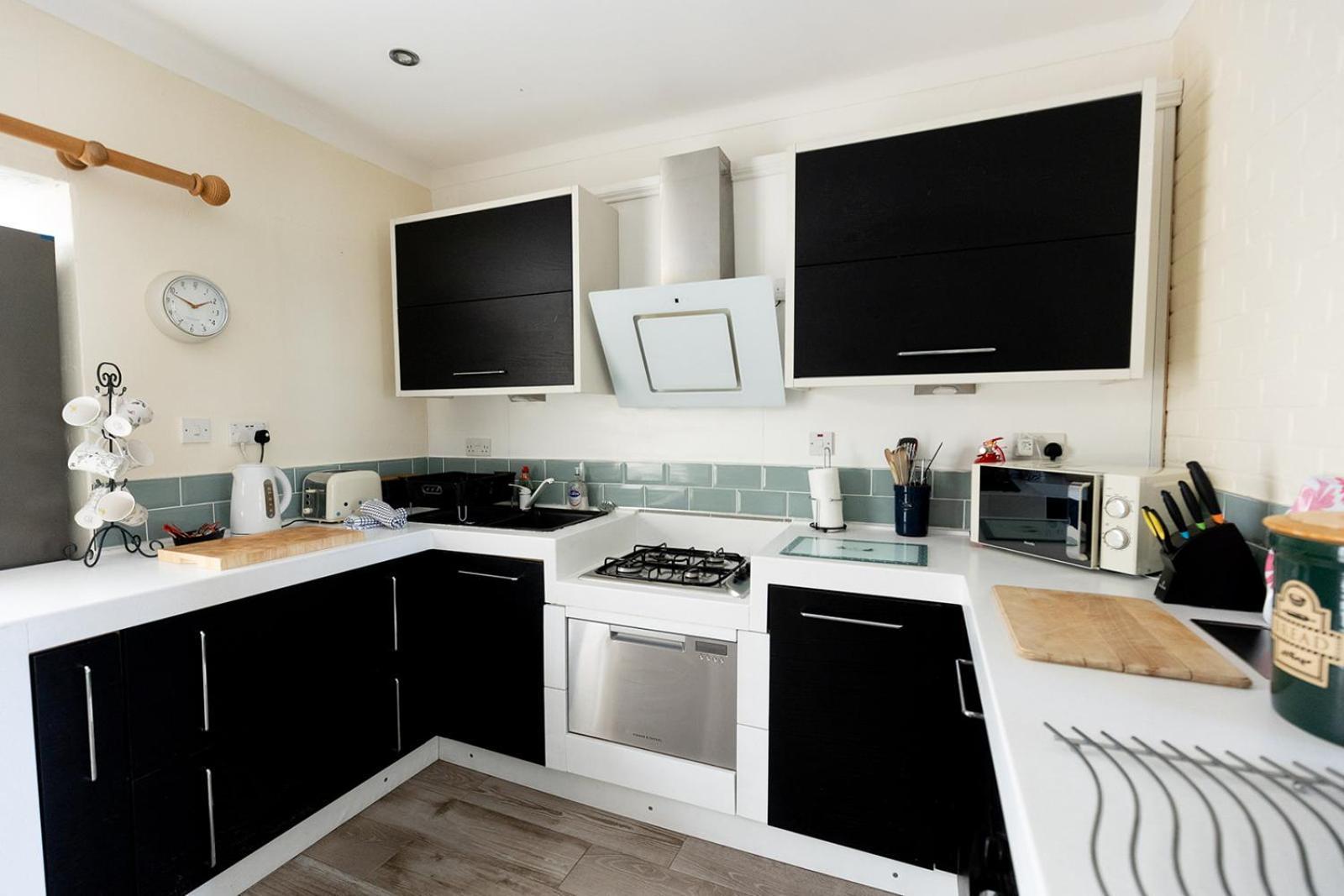 Willow Cottage - Cost 3 Bed Cottage In Penrhyn Bay With Sea Views With Access To Snowdonia Rhôs-on-Sea Esterno foto