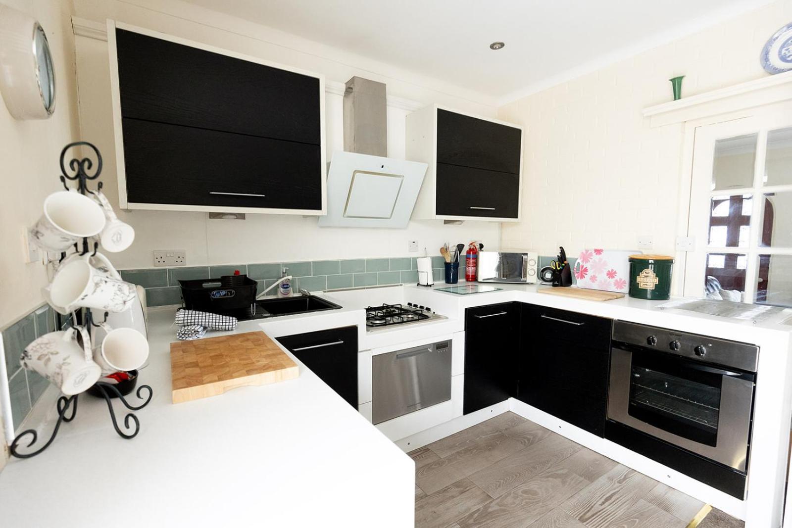 Willow Cottage - Cost 3 Bed Cottage In Penrhyn Bay With Sea Views With Access To Snowdonia Rhôs-on-Sea Esterno foto