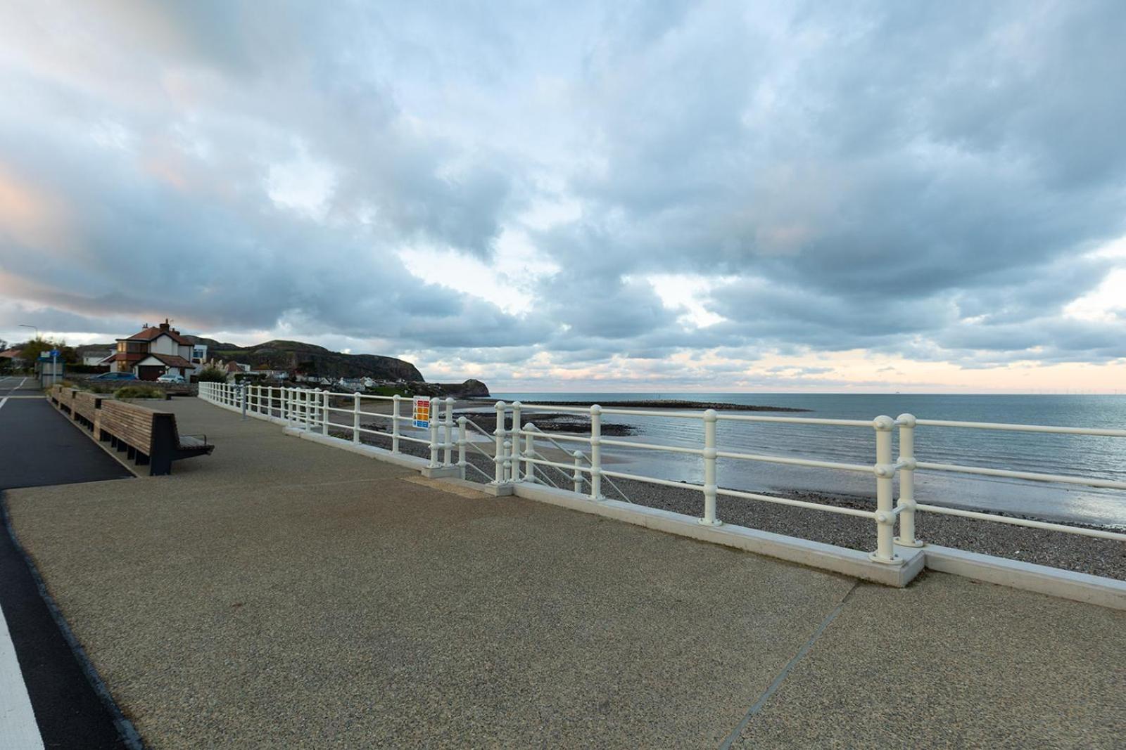 Willow Cottage - Cost 3 Bed Cottage In Penrhyn Bay With Sea Views With Access To Snowdonia Rhôs-on-Sea Esterno foto